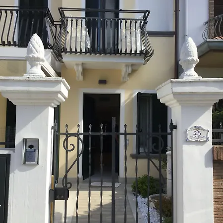 Chiara - בית הארחה 4*