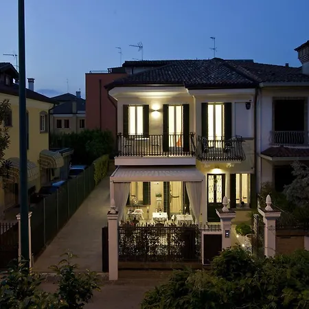 Chiara - בית הארחה 4*